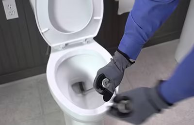 Tıkalı Klozetin Temizlenmesi